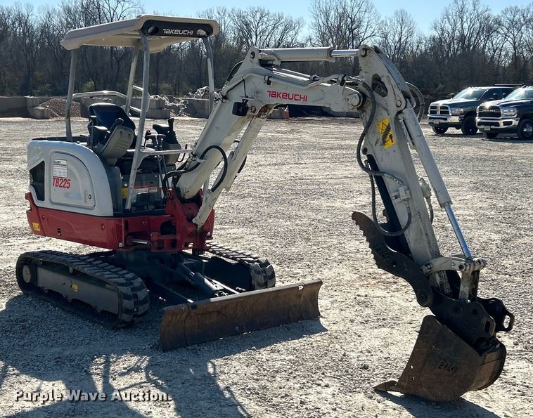 image for item EK4338 2021 Takeuchi TB225 mini excavator