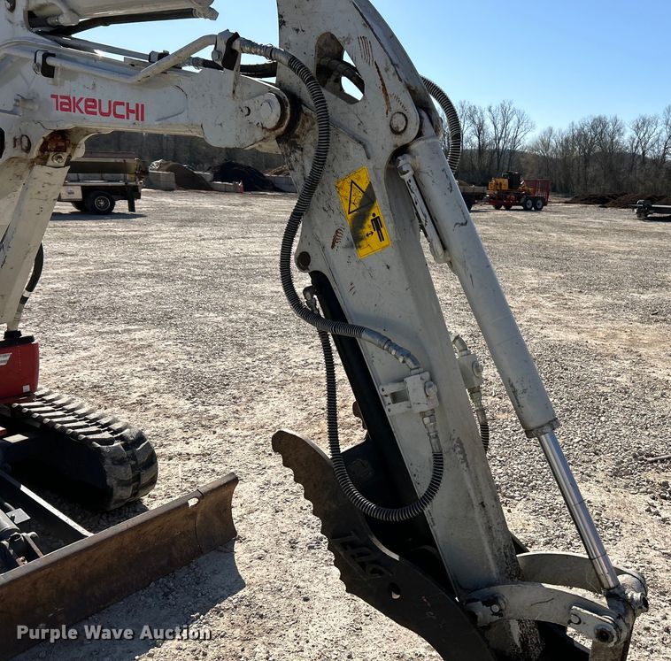 image for item EK4338 2021 Takeuchi TB225 mini excavator