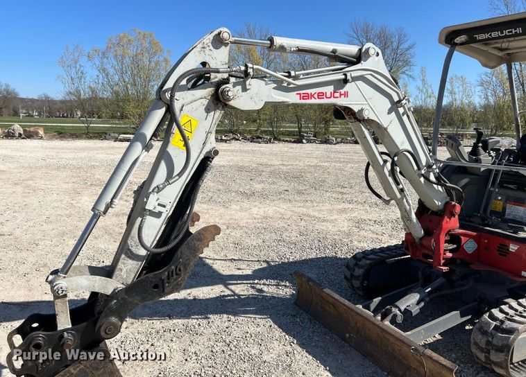 image for item EK4338 2021 Takeuchi TB225 mini excavator