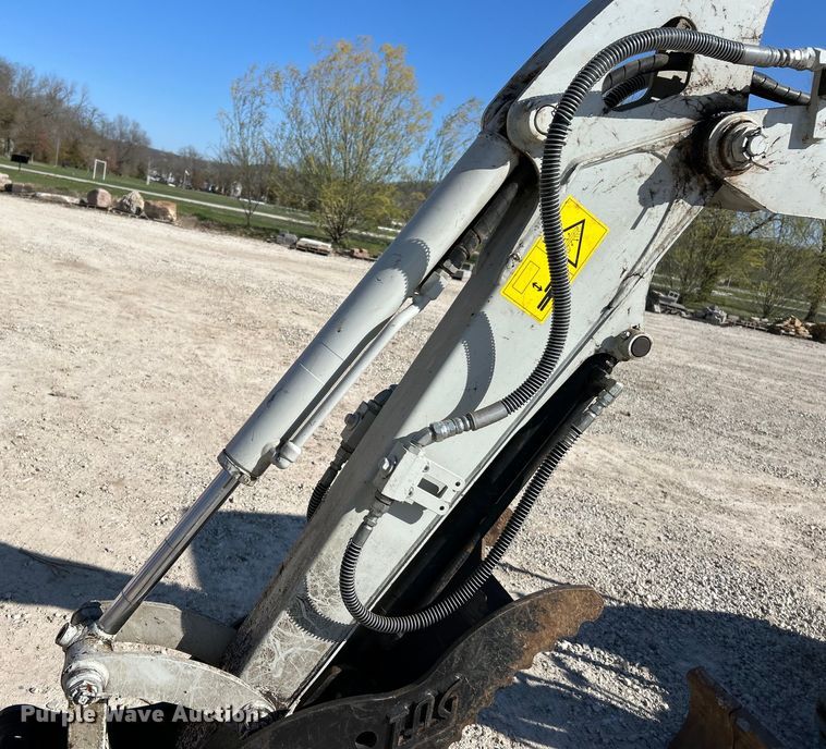 image for item EK4338 2021 Takeuchi TB225 mini excavator