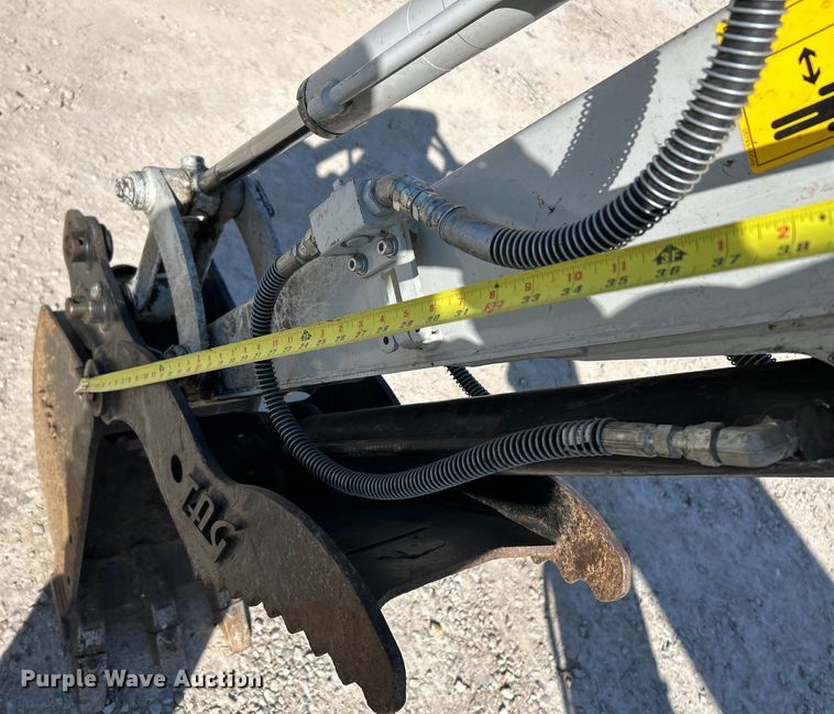 image for item EK4338 2021 Takeuchi TB225 mini excavator