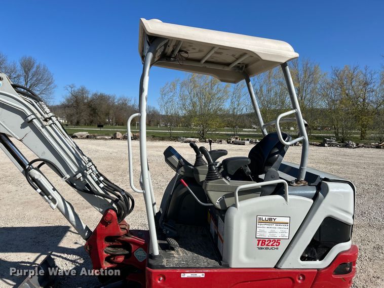 image for item EK4338 2021 Takeuchi TB225 mini excavator