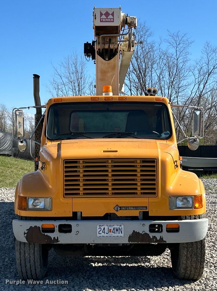 image for item EK4341 2000 International 4900 crane truck
