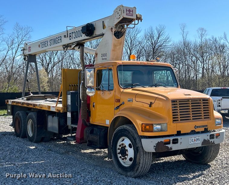 image for item EK4341 2000 International 4900 crane truck