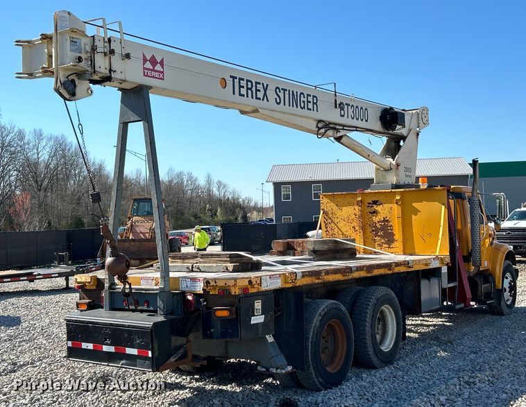 image for item EK4341 2000 International 4900 crane truck