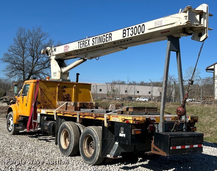 image for item EK4341 2000 International 4900 crane truck