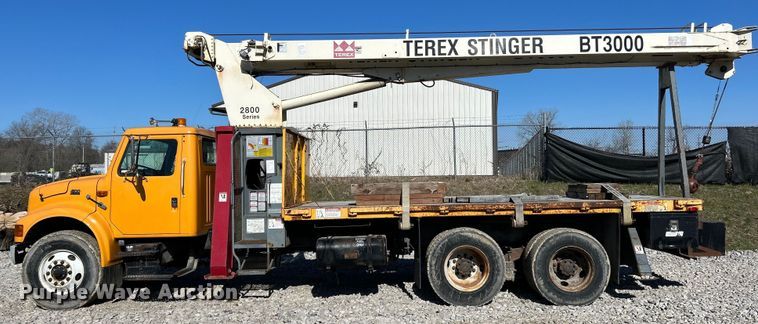 image for item EK4341 2000 International 4900 crane truck