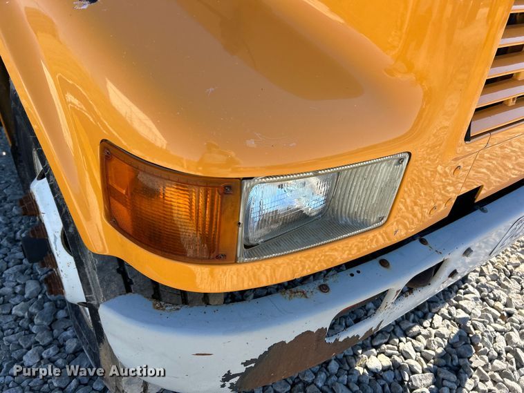 image for item EK4341 2000 International 4900 crane truck