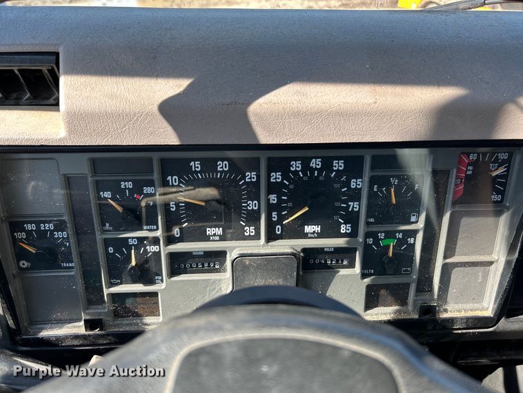 image for item EK4341 2000 International 4900 crane truck