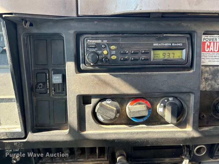 image for item EK4341 2000 International 4900 crane truck