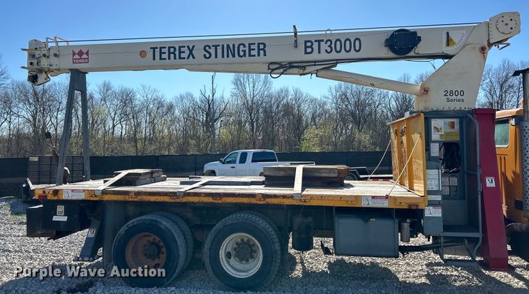 image for item EK4341 2000 International 4900 crane truck