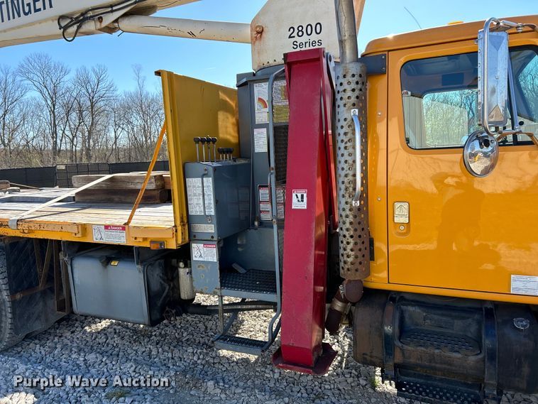 image for item EK4341 2000 International 4900 crane truck