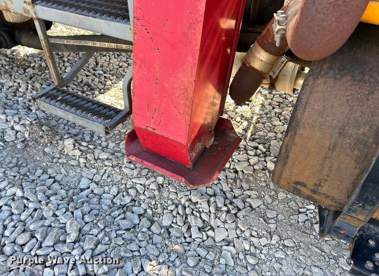 image for item EK4341 2000 International 4900 crane truck