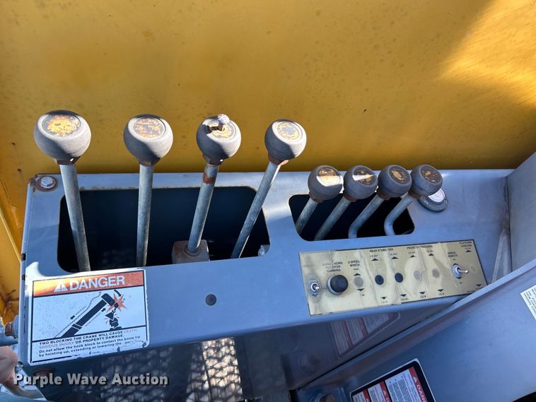 image for item EK4341 2000 International 4900 crane truck