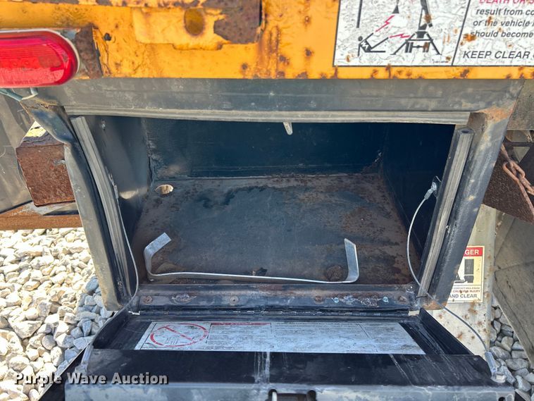 image for item EK4341 2000 International 4900 crane truck