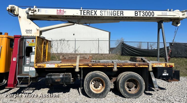 image for item EK4341 2000 International 4900 crane truck