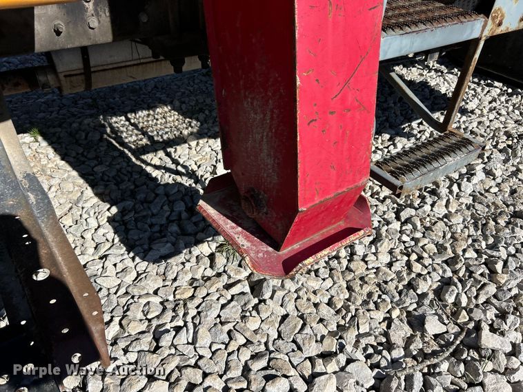 image for item EK4341 2000 International 4900 crane truck