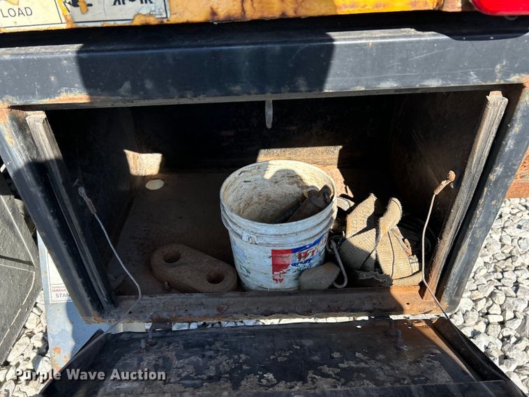 image for item EK4341 2000 International 4900 crane truck