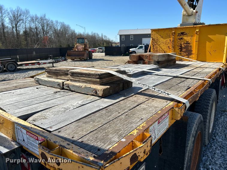 image for item EK4341 2000 International 4900 crane truck