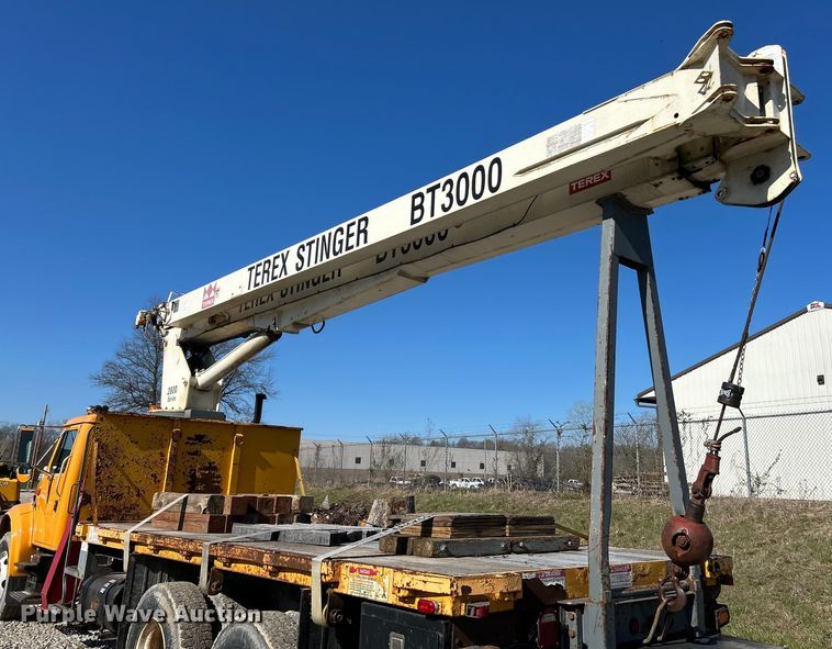 image for item EK4341 2000 International 4900 crane truck