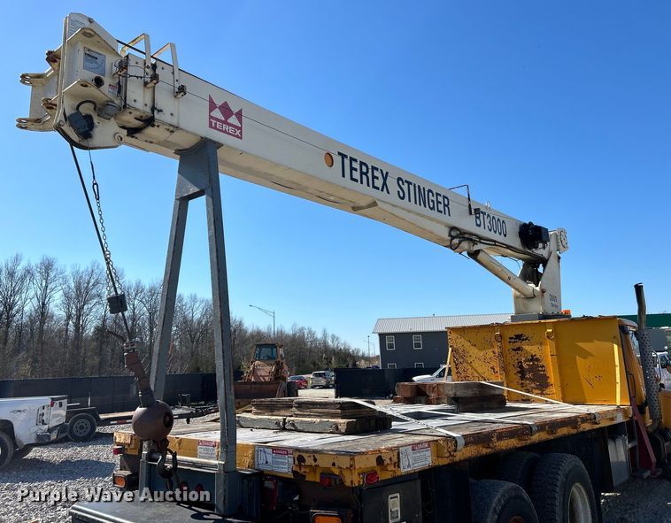 image for item EK4341 2000 International 4900 crane truck