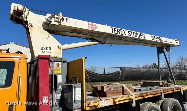 image for item EK4341 2000 International 4900 crane truck