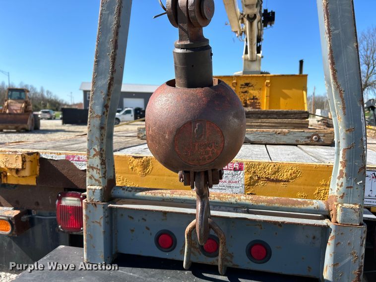 image for item EK4341 2000 International 4900 crane truck