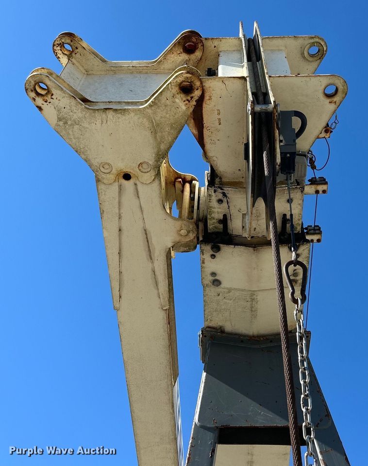 image for item EK4341 2000 International 4900 crane truck