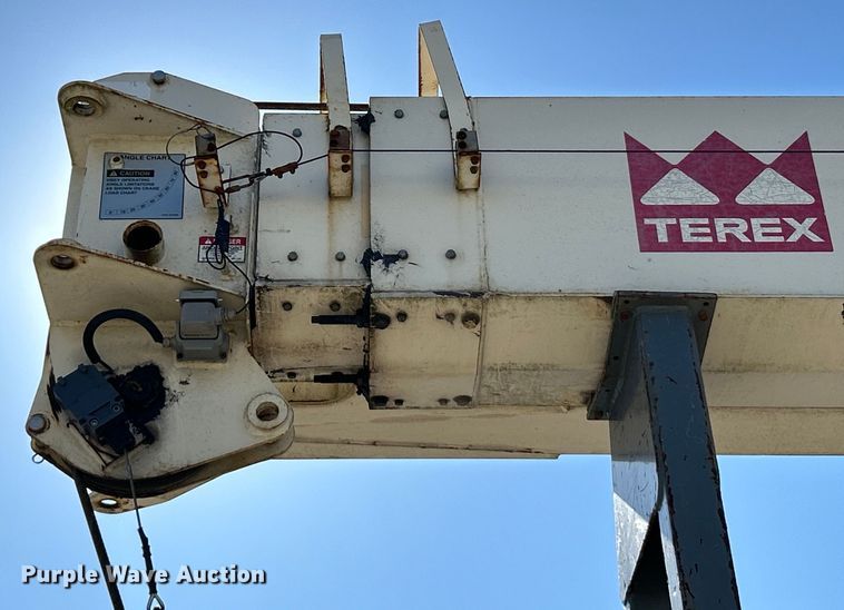 image for item EK4341 2000 International 4900 crane truck