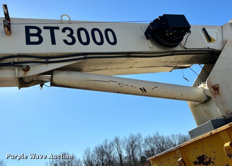 image for item EK4341 2000 International 4900 crane truck