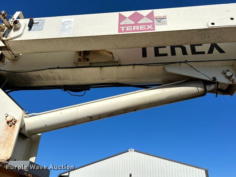 image for item EK4341 2000 International 4900 crane truck