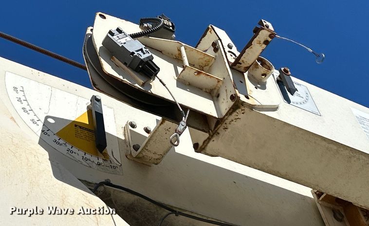 image for item EK4341 2000 International 4900 crane truck