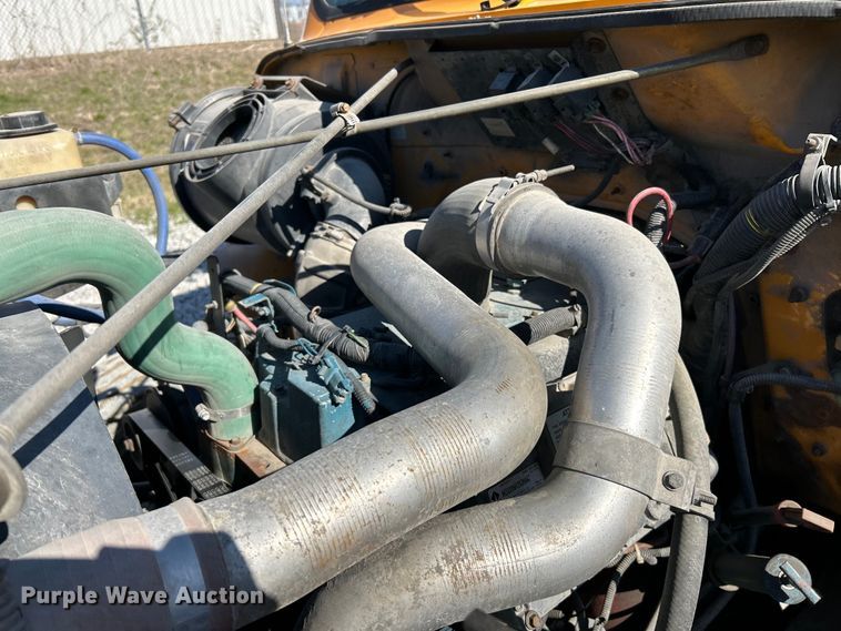 image for item EK4341 2000 International 4900 crane truck