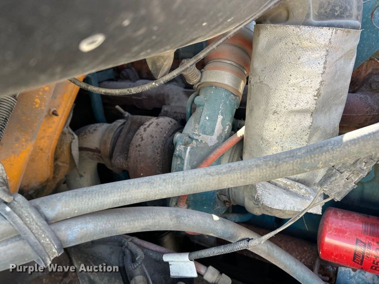 image for item EK4341 2000 International 4900 crane truck