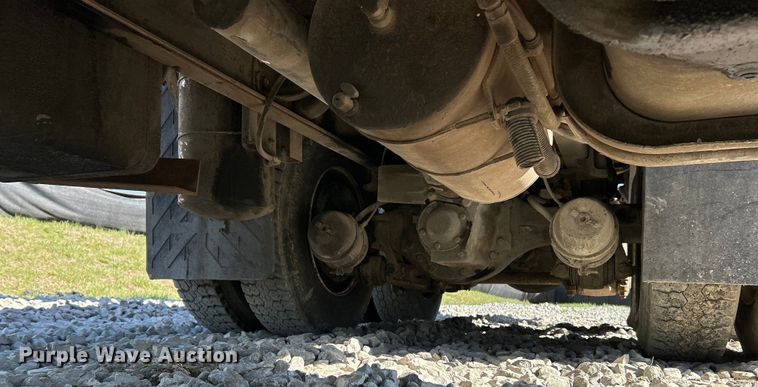 image for item EK4341 2000 International 4900 crane truck