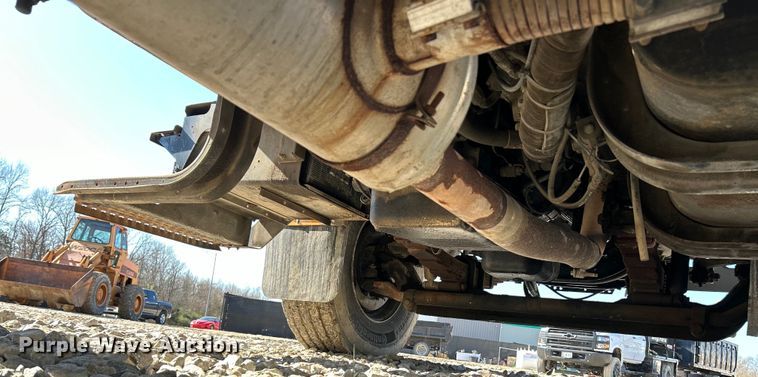 image for item EK4341 2000 International 4900 crane truck