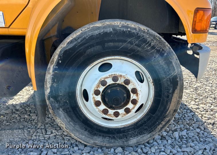 image for item EK4341 2000 International 4900 crane truck