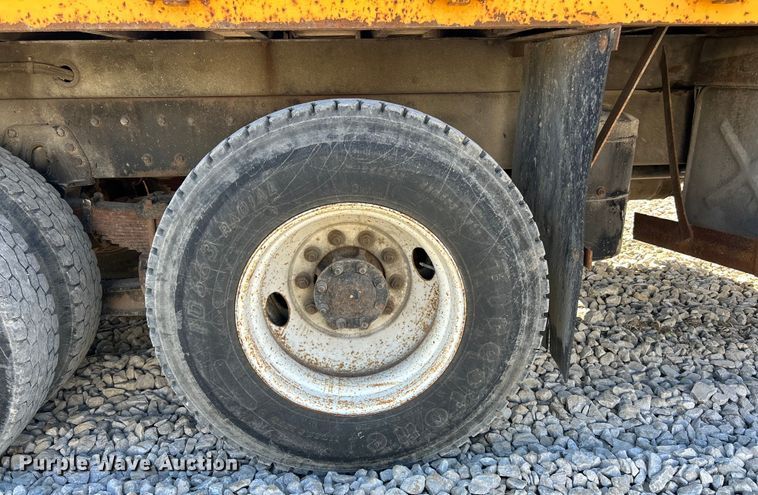 image for item EK4341 2000 International 4900 crane truck