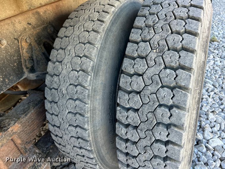 image for item EK4341 2000 International 4900 crane truck