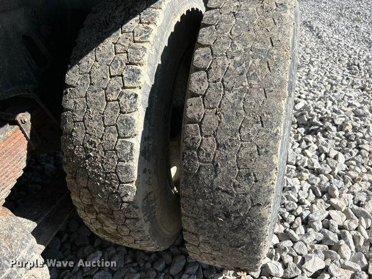 image for item EK4341 2000 International 4900 crane truck