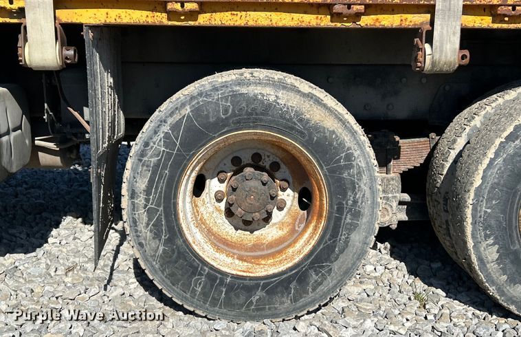 image for item EK4341 2000 International 4900 crane truck