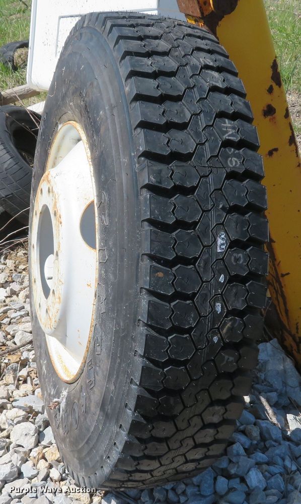 image for item EK4341 2000 International 4900 crane truck