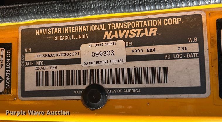 image for item EK4341 2000 International 4900 crane truck