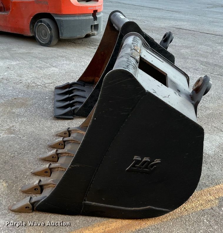 image for item EK4376 (2) Tag excavator buckets