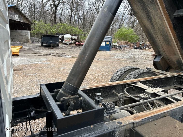 image for item EK4394 2010 International 4300 dump truck