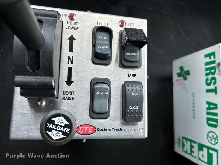 image for item EK4394 2010 International 4300 dump truck