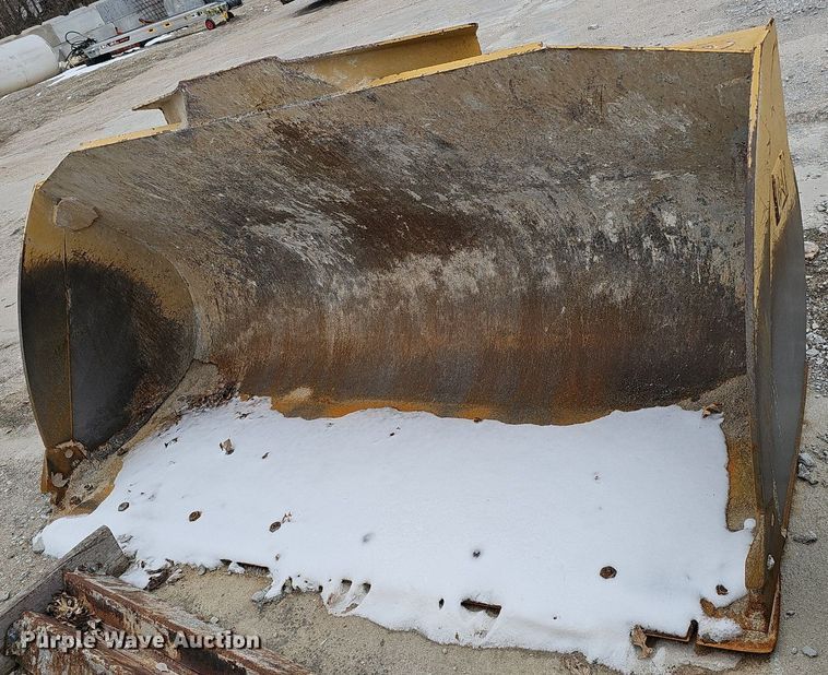 image for item IO9885 Caterpillar 100