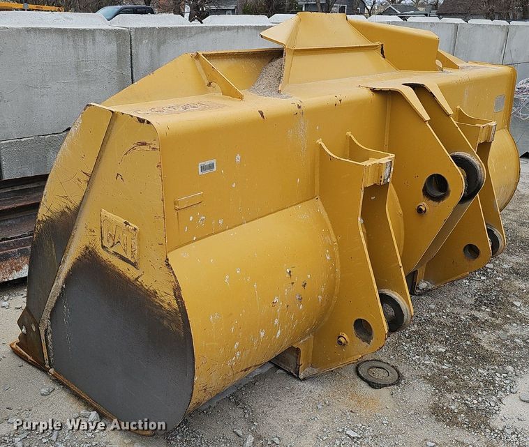 image for item IO9885 Caterpillar 100