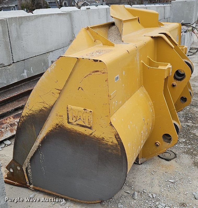image for item IO9885 Caterpillar 100