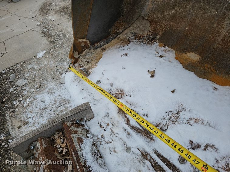 image for item IO9885 Caterpillar 100